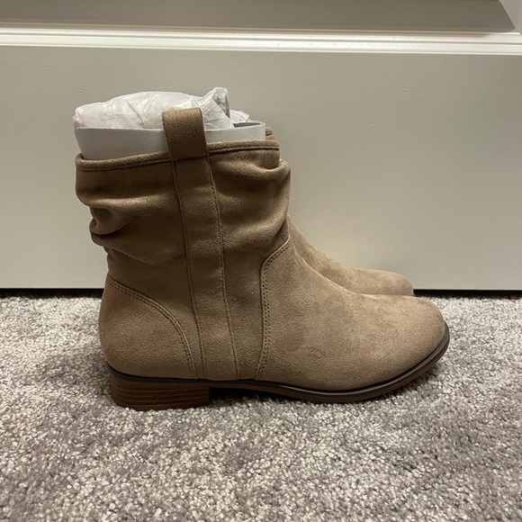 Boots - Picture 4 of 4